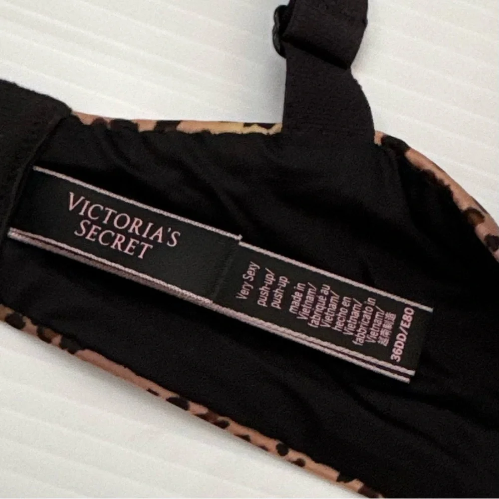 Victoria's Secret Very Sexy Push Up Bra Leopard Print Size 36 DD